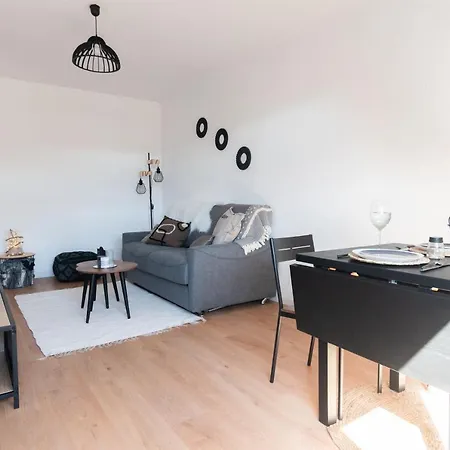 Bienvenue Chez Vous Tres Calme Et En Plein Centre Apartment
